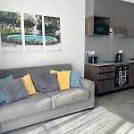Penthouse With Distant Seaview And Shared Pool