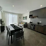 Penthouse With Distant Seaview And Shared Pool メーリッハ