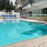 Penthouse With Distant Seaview And Shared Pool アパート メーリッハ
