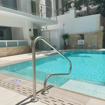 Apartment Penthouse With Distant Seaview And Shared Pool *
