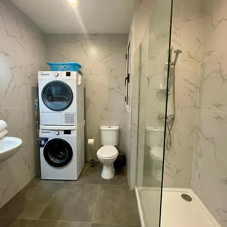 Lägenhet Penthouse With Distant Seaview And Shared Pool *