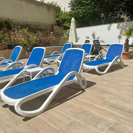 Apartment Penthouse With Distant Seaview And Shared Pool *