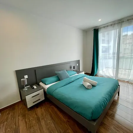 Penthouse With Distant Seaview And Shared Pool Lägenhet *