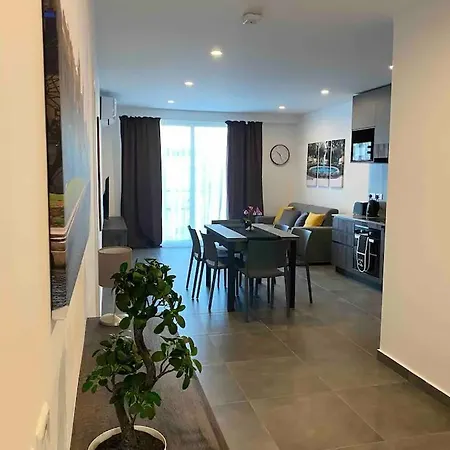 Penthouse With Distant Seaview And Shared Pool Mellieħa