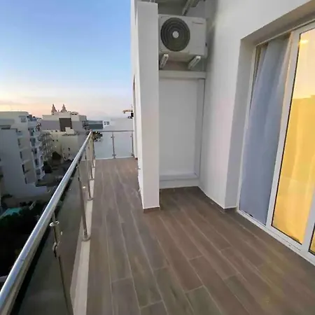 Penthouse With Distant Seaview And Shared Pool Apartamento Mellieħa