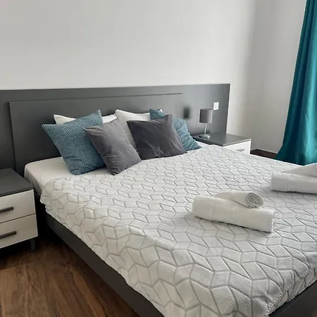 Apartment Penthouse With Distant Seaview And Shared Pool