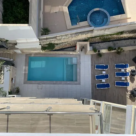 Apartment Penthouse With Distant Seaview And Shared Pool