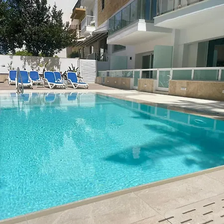 Penthouse With Distant Seaview And Shared Pool Apartamento Mellieħa