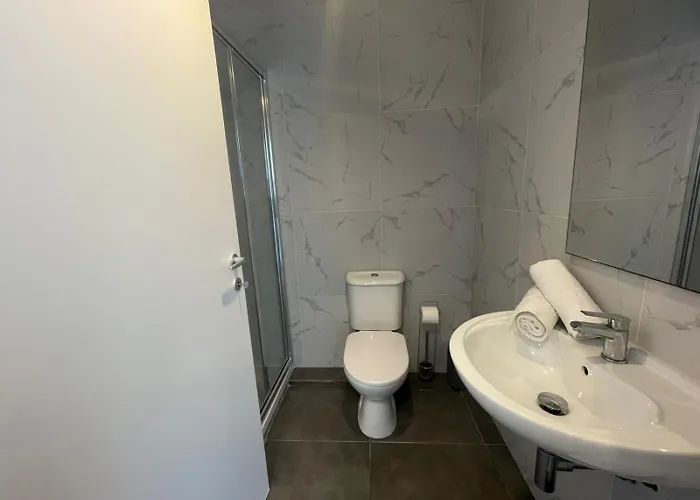 Penthouse With Distant Seaview And Shared Pool Lejlighed *