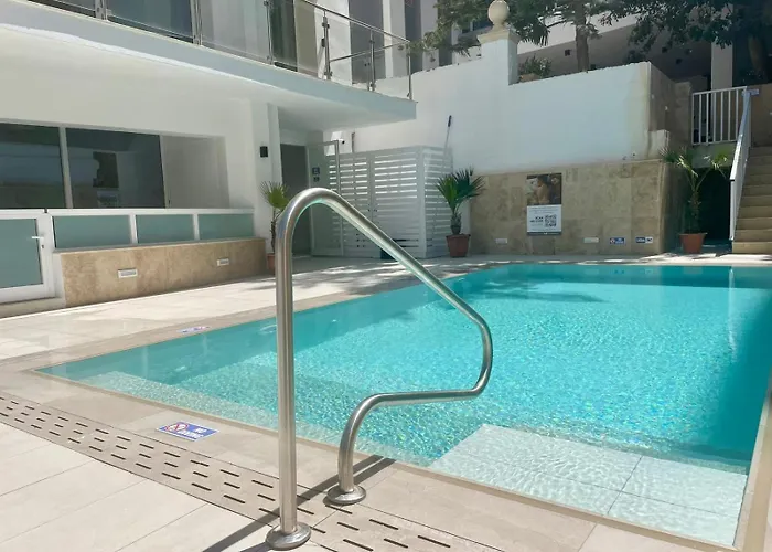 Lejlighed Penthouse With Distant Seaview And Shared Pool *