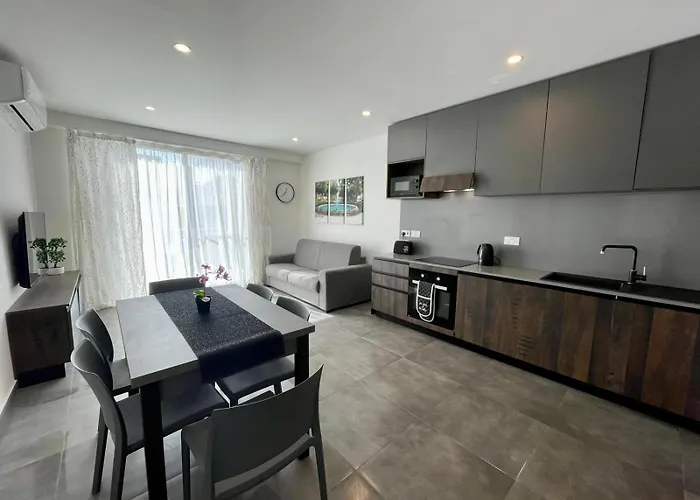 Penthouse With Distant Seaview And Shared Pool Apartament *