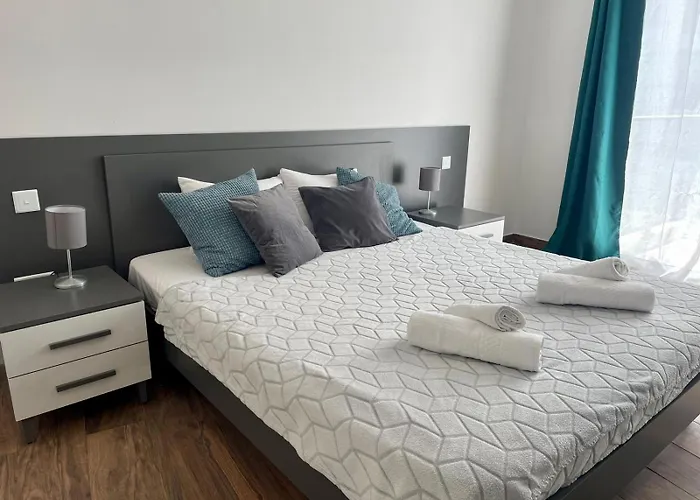 Apartament Penthouse With Distant Seaview And Shared Pool