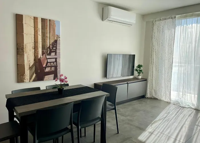 Penthouse With Distant Seaview And Shared Pool Apartament *