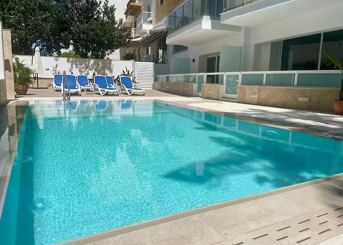 Penthouse With Distant Seaview And Shared Pool Lejlighed Mellieħa