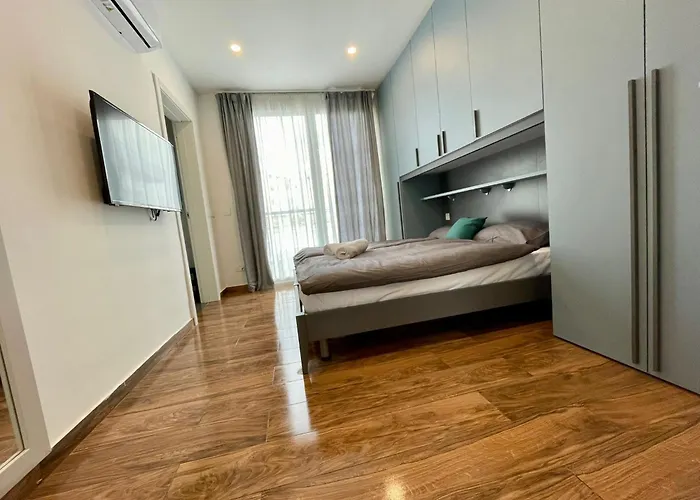 Penthouse With Distant Seaview And Shared Pool Apartament