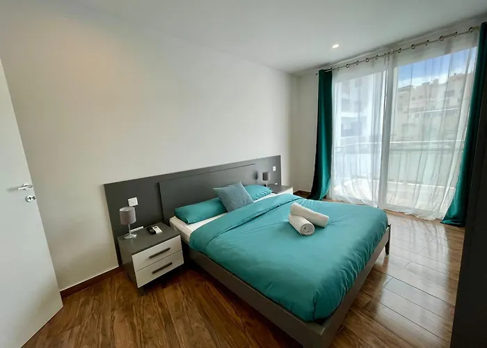 Penthouse With Distant Seaview And Shared Pool Apartament *